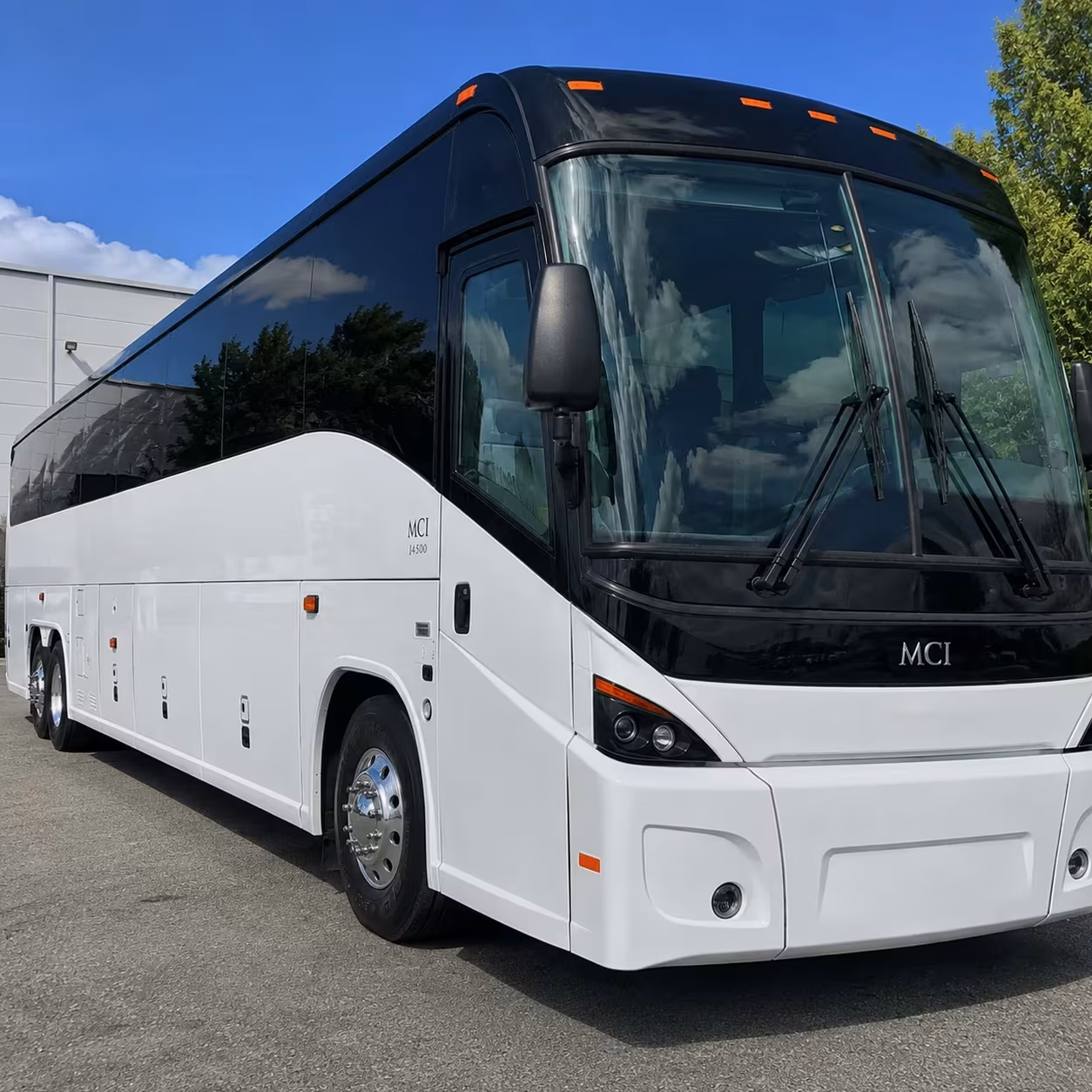flagstaff employee shuttle buses for nau campus teams