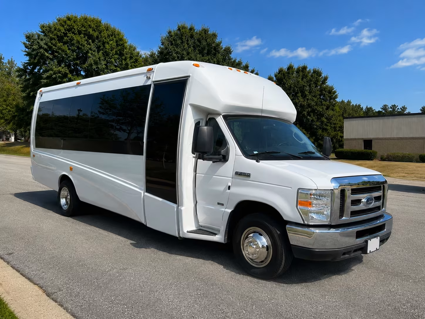 flagstaff minibus rentals for i 40 and route 66 commuters