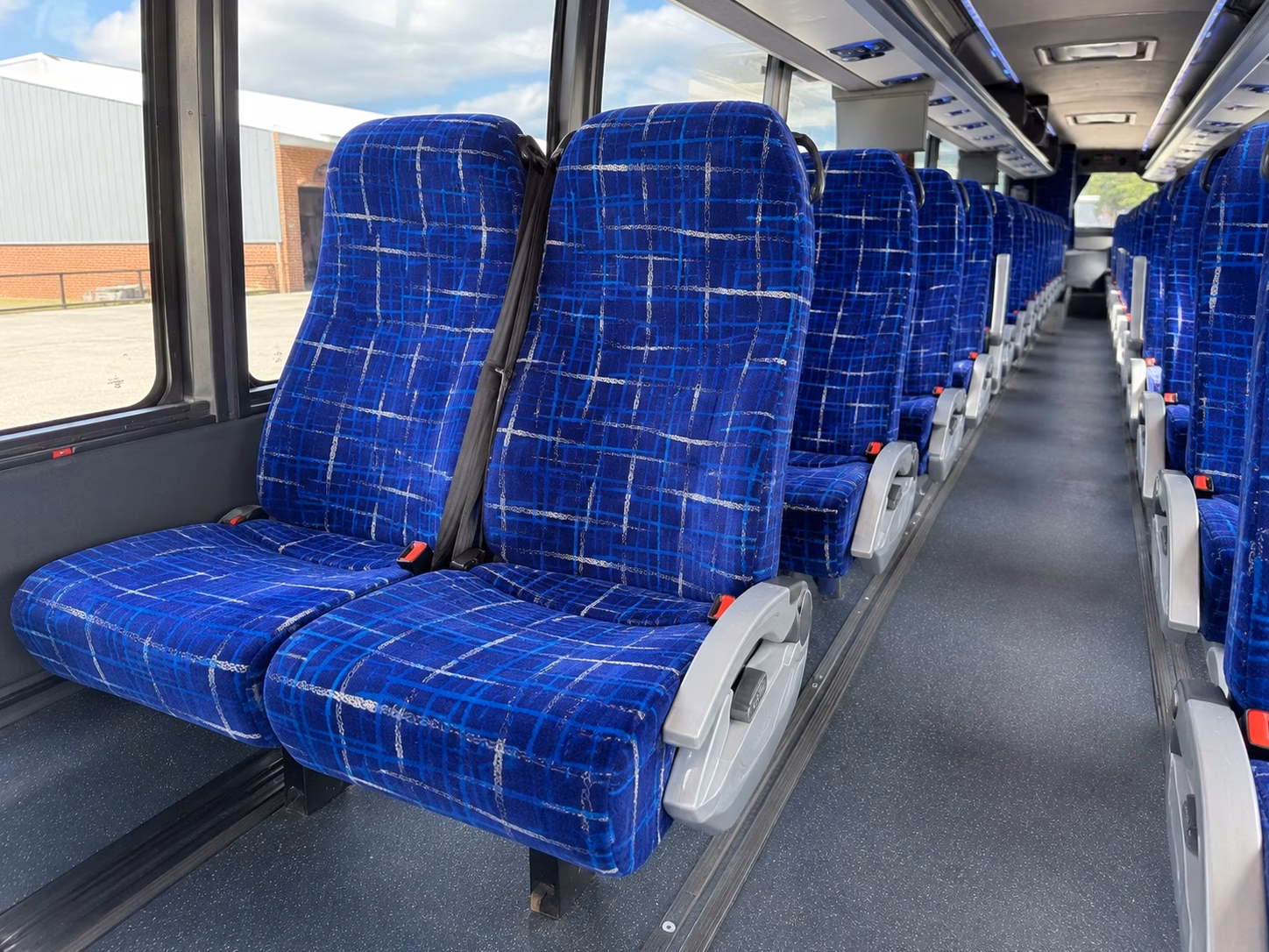 flagstaff shuttle buses from flg airport for visiting fan groups
